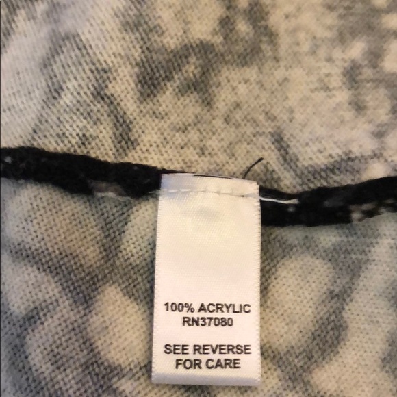 Lace pattern Cardigan - Picture 7 of 7